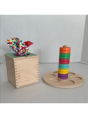 Lovevery Magic Tissue Box & Flexible Wooden Stacker w/ 12 Rings Montessori